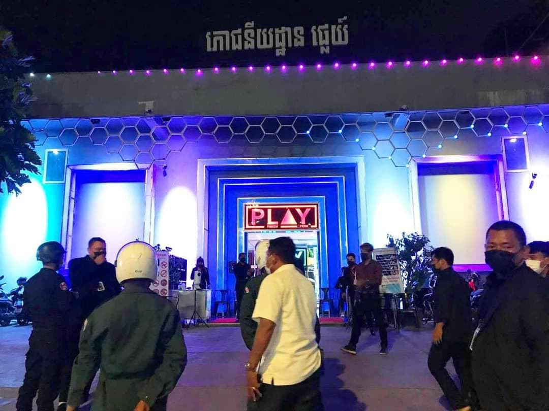 អាជ្ញាធរខណ្ឌសែនសុខ បន្តចុះពង្រឹងអនុវត្តទប់ស្កាត់ការឆ្លងរាលដាល ជំងឺកូវីដ-១៩ នៅតាមទីតាំងអាជីវកម្មពេលរាត្រី