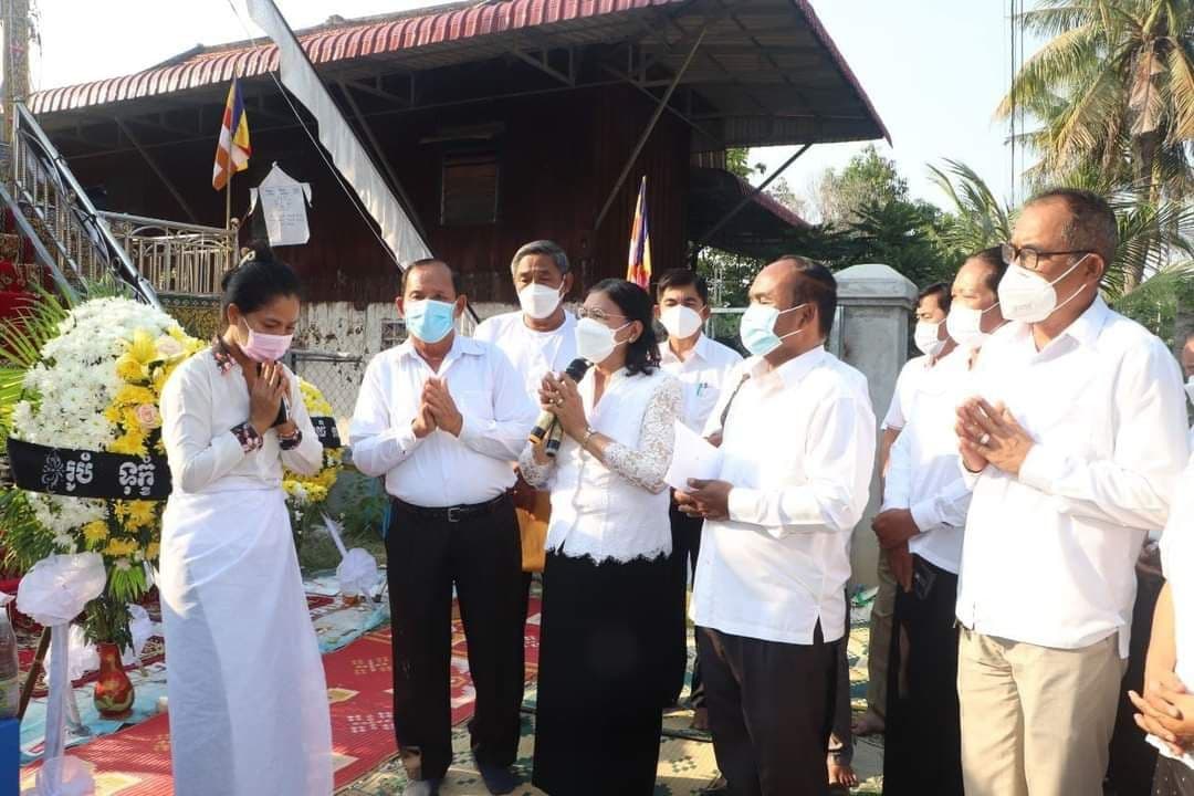 អំណោយមួយចំនួន និងថវិកា ៣លាន ៧សែនរៀល របស់រដ្ឋបាលខេត្តកំពង់ឆ្នាំង ត្រូវបានផ្តល់ជូនគ្រួសារសព អតីតអនុប្រធានចាត់តាំងខេត្ត