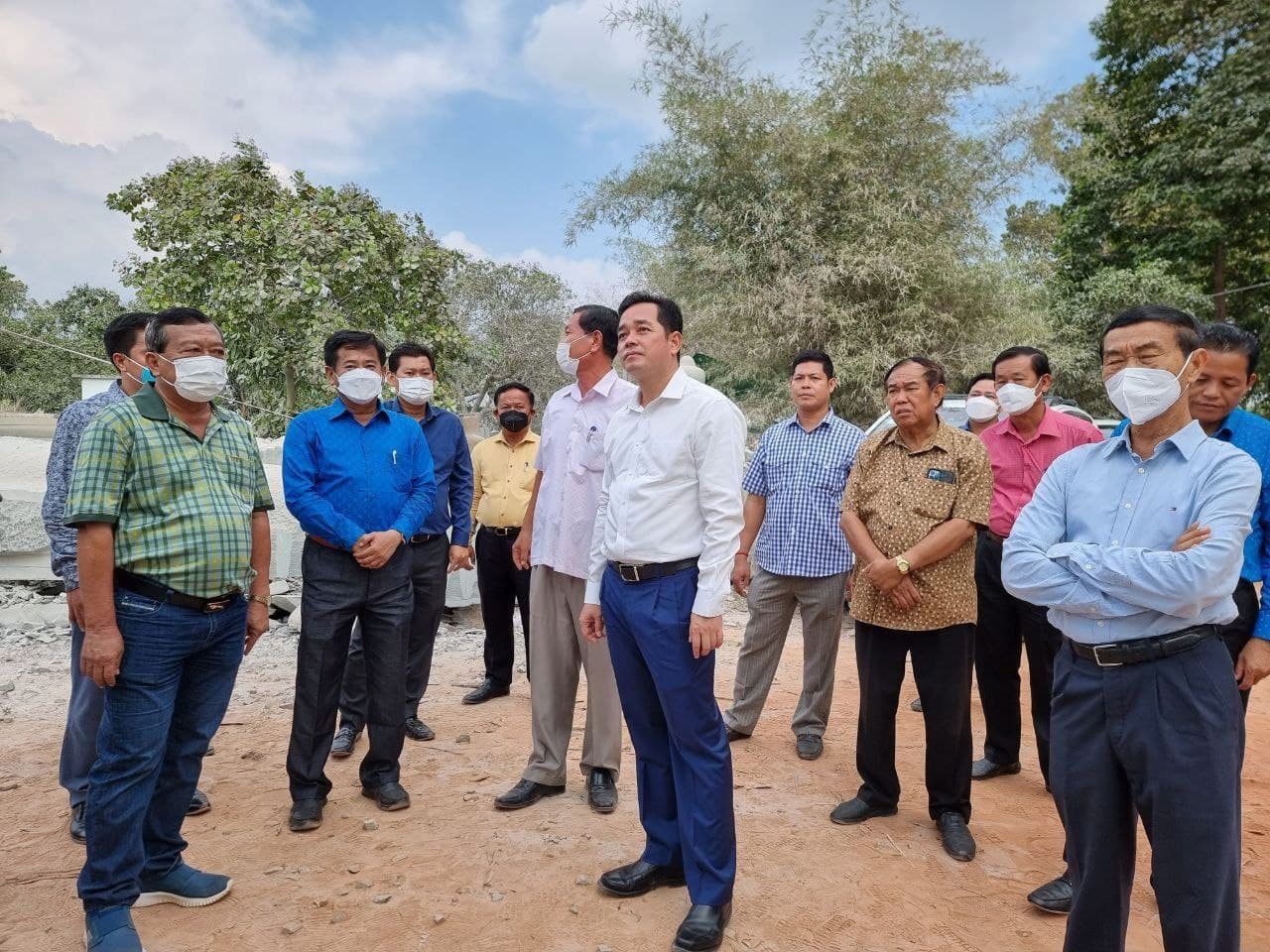 រូបសំណាក ព្រះឥន្ទ្រគង់លើដំរីឯរាវ័ណ កសាងនៅសួនច្បារមាត់ទន្លេខេត្តកំពង់ចាម ជិតរួចរាល់ហើយ