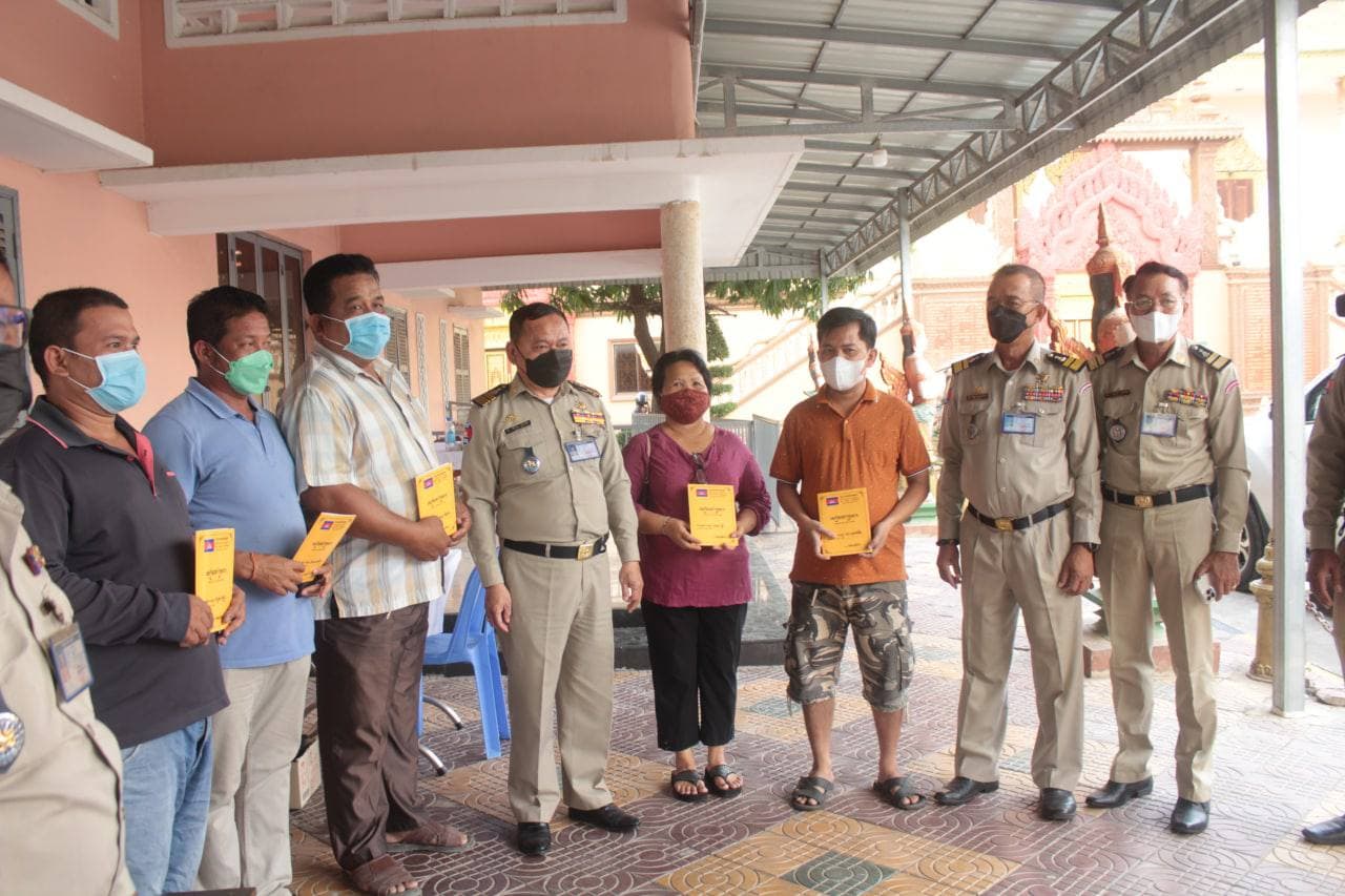 មន្រ្តីនគរបាលជំនាញ កំពុងជំរុញពន្លឿន ផ្តល់សៀវភៅគ្រួសារ សៀវភៅស្នាក់នៅជូនប្រជាពលរដ្ឋប្រមាណ ១៥០០គ្រួសារ នៅខណ្ឌប្ញស្សីកែវ