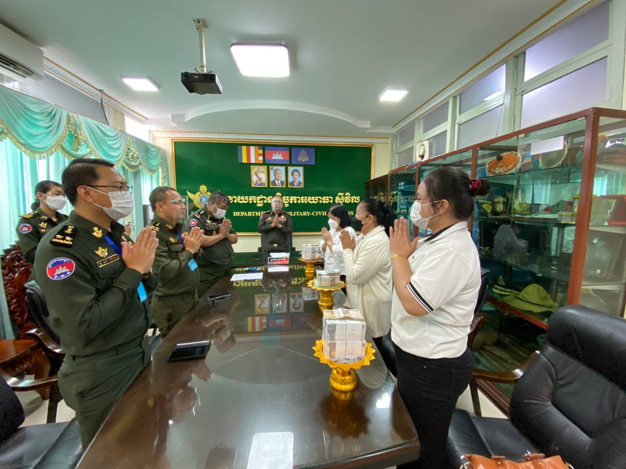 ថវិកាគោលនយោបាយរបស់រាជរដ្ឋាភិបាលជាង ៩០លាន រៀល ត្រូវបានផ្តល់ជូនគ្រួសារសព នាយទាហាន ថ្នាក់ឧត្តមសេនីយ៍ នៃកងយោធពលខេមរភូមិន្ទចំនួន ៣គ្រួសារ