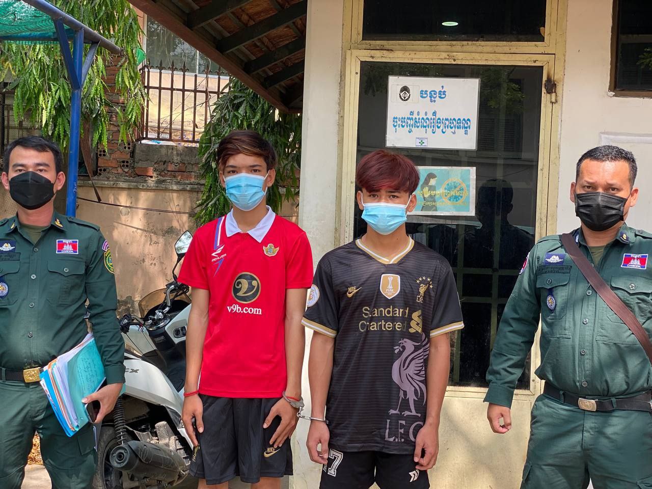 តុលាការខេត្តកណ្តាល ឃុំខ្លួនក្រុមបងធំ ដែលមានរហ័សនាម JTK ប្រចាំស្រុកកោះធំដេញស្ទះកាប់ជនរងគ្រោះ ដោយសារគំនុំ ស្លាប់ម្នាក់ របួសពីនាក់