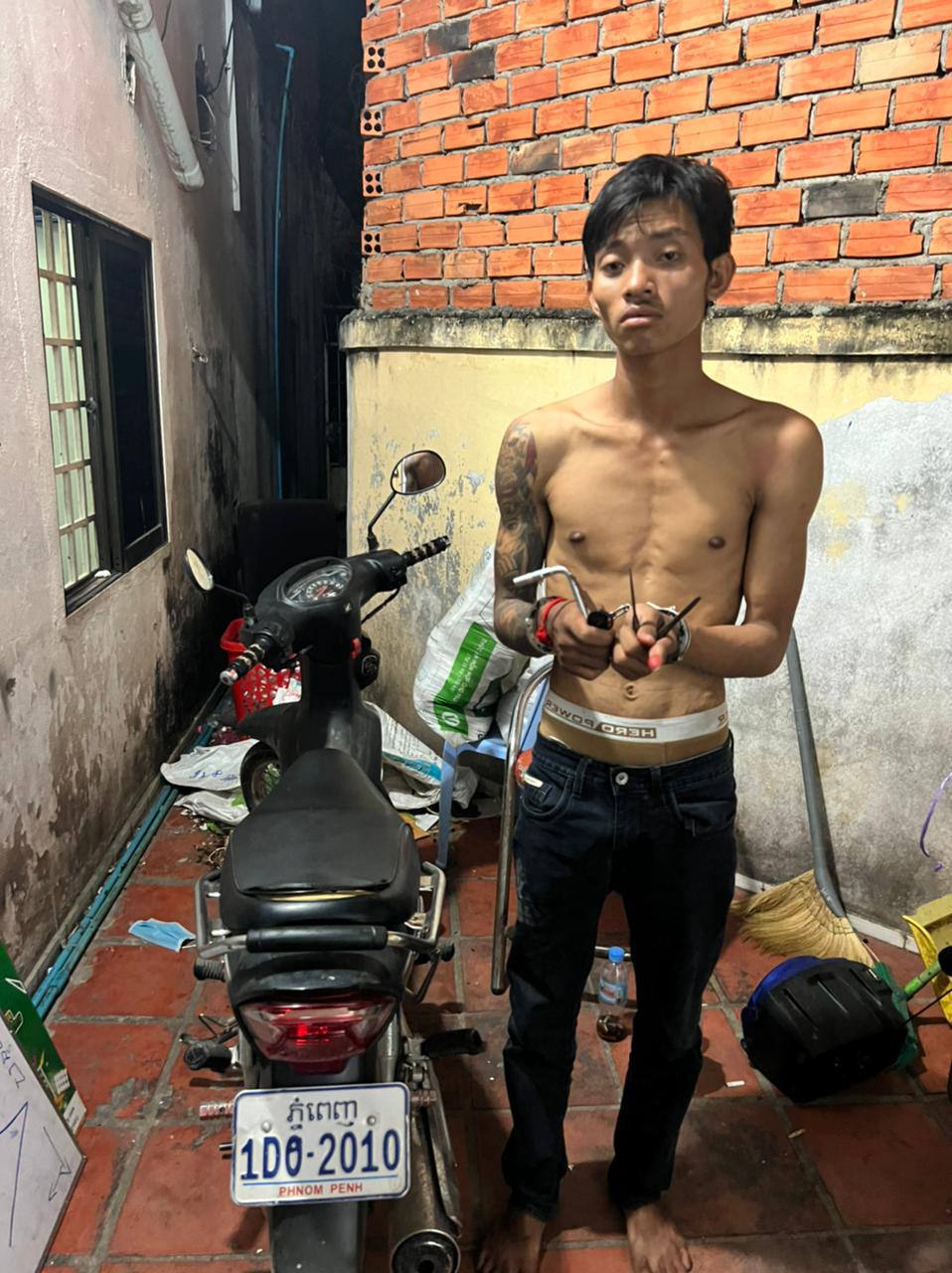 នគរបាលខណ្ឌប្ញស្សីកែវ ឃាត់ខ្លួនជនសង្ស័យម្នាក់  ករណីប៉ុនប៉ងលួច