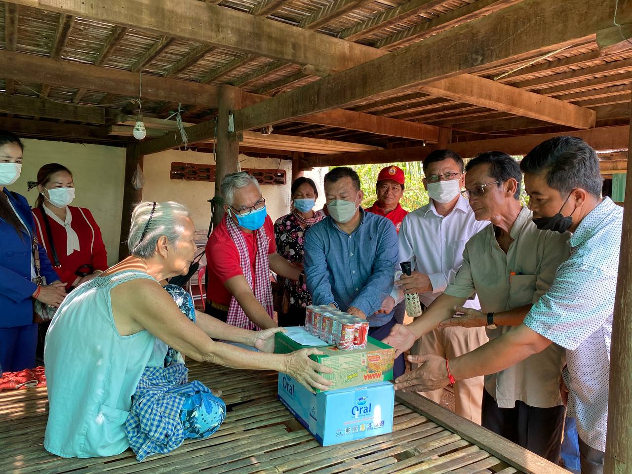 ក្រុមការងារគណបក្សចុះមូលដ្ឋានស្រុកអូររាំងឪ ជំរុញឲ្យសមាជិកបក្សបន្តអនុវត្តគោលនយោបាយរបស់គណបក្ស ឲ្យកាន់តែមានប្រសិទ្ធភាព