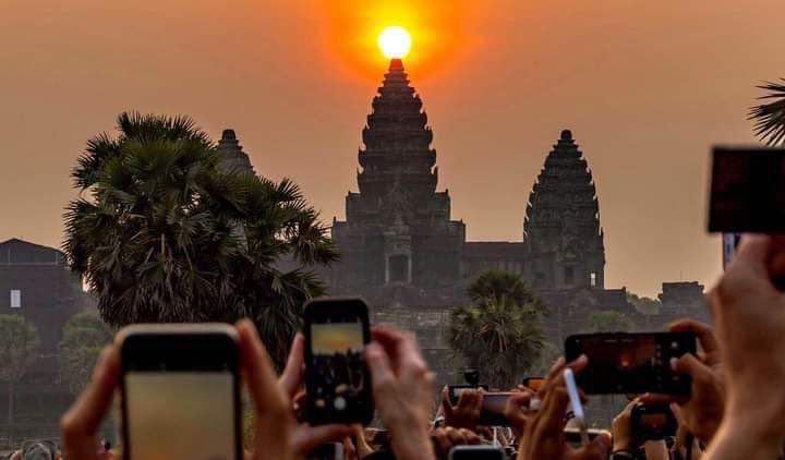 ប្រាសាទអង្គរវត្តរបស់កម្ពុជា ជាប់ចំណាត់ថ្នាក់លេខ១ ជាកន្លែងដ៏ល្អបំផុត សម្រាប់ទស្សនាពេលព្រះអាទិត្យរះ និងលិច ក្នុងចំណោមទីតាំងគ្រប់ប្រទេសទាំងអស់នៅលើពិភពលោក