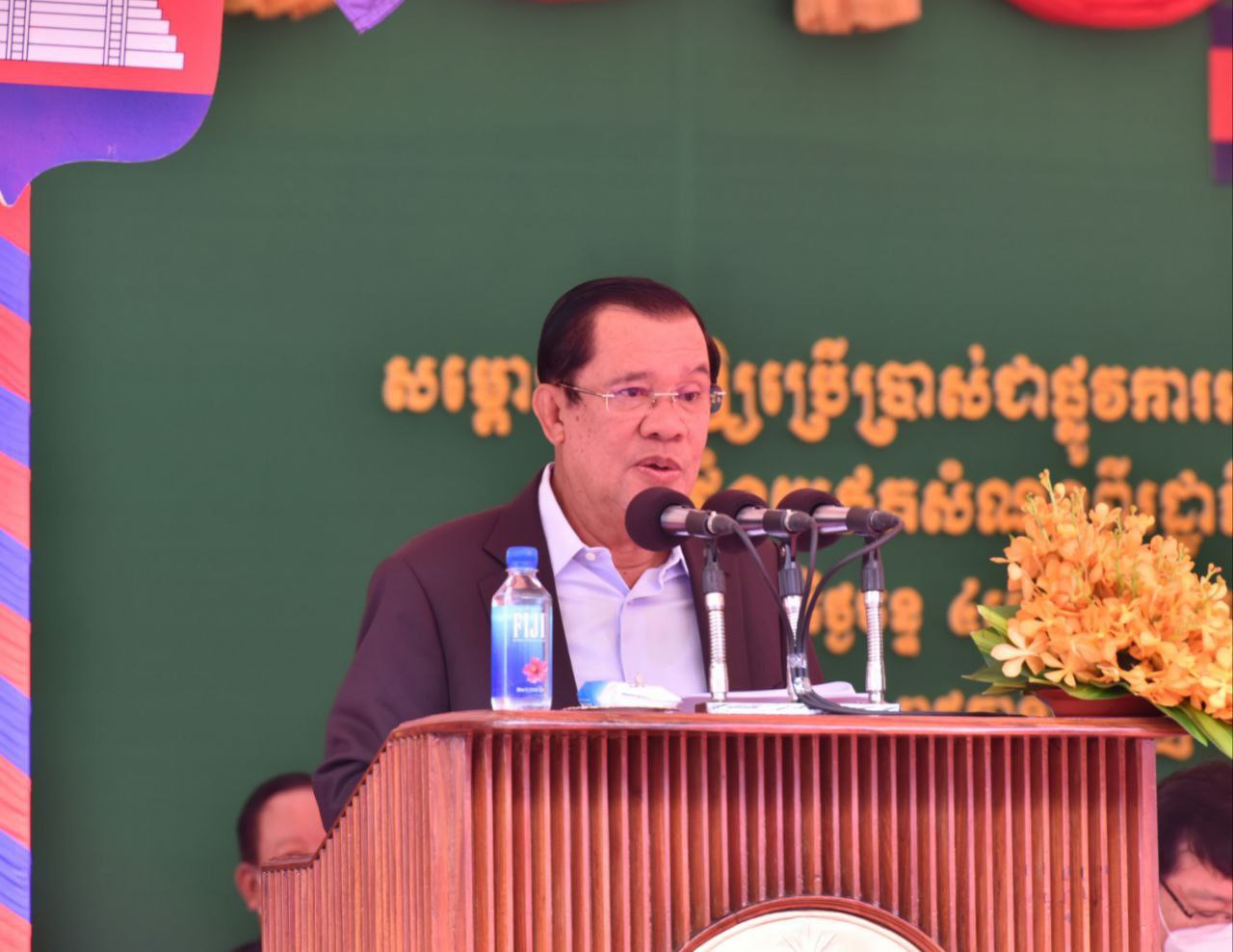 វ៉ាក់សាំងចិន នឹងដឹកមកដល់កម្ពុជា ៥លានដូសទៀត នៅចុងខែនេះ,​និងជិត៧លានដូសទៀតសល់ក្នុងឃ្លាំង (មានវីដេអូ)
