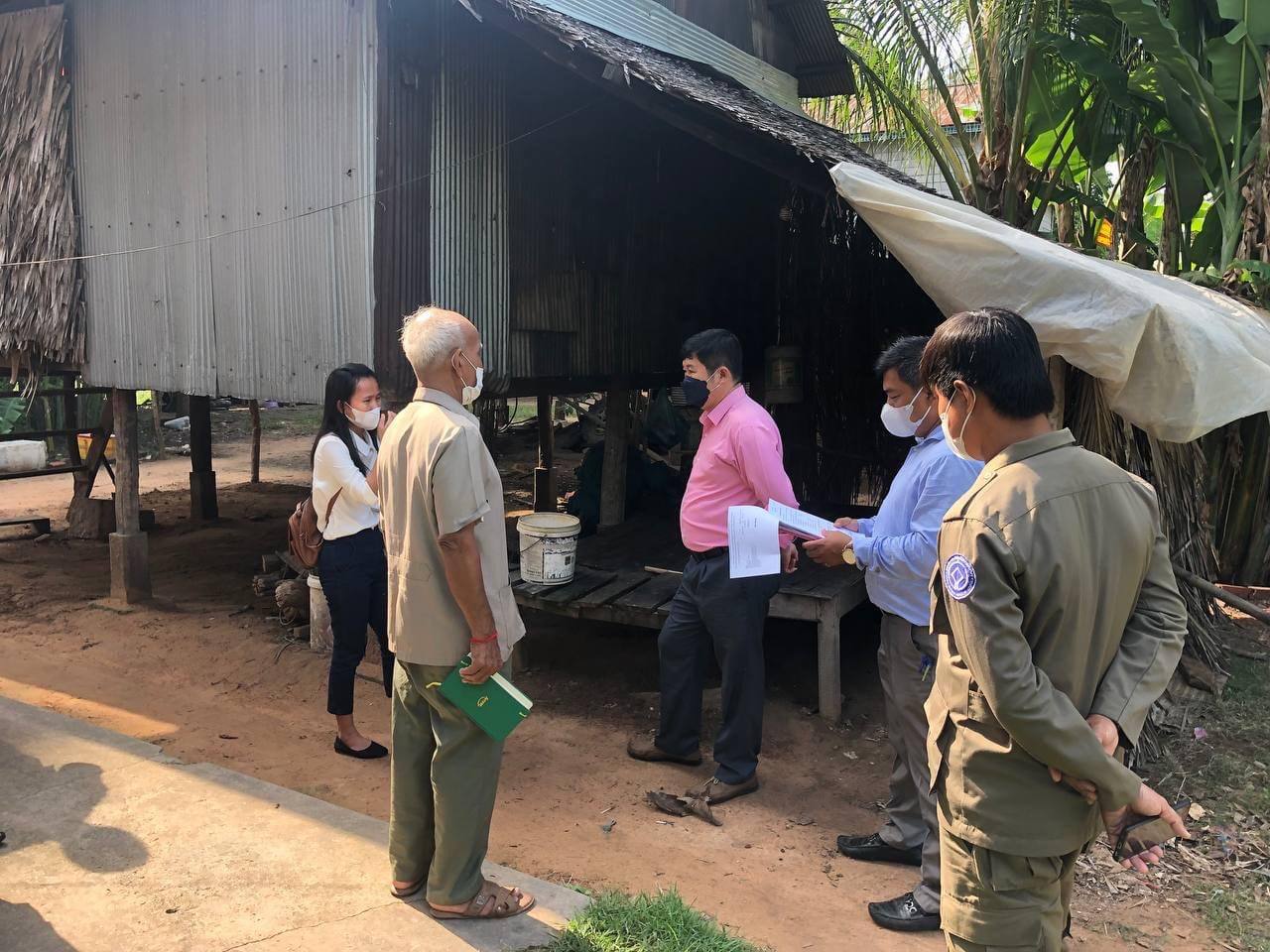 ក្រុមការងារសហគមន៍នៃអាជ្ញាធរជាតិអប្សរា ចុះពិនិត្យ និងដោះស្រាយសំណើសុំជួសជុលផ្ទះ របស់ប្រជាពលរដ្ឋក្នុងឧទ្យានអង្គរ