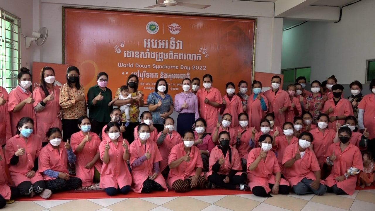កុមារខ្សោយសតិបញ្ញា កុមារពិការ និងកុមារផ្ទុកមេរោគអេដស៍ បានទទួលអំណោយមនុស្សធម៌ពីក្រុមហ៊ុនមីជាតិ