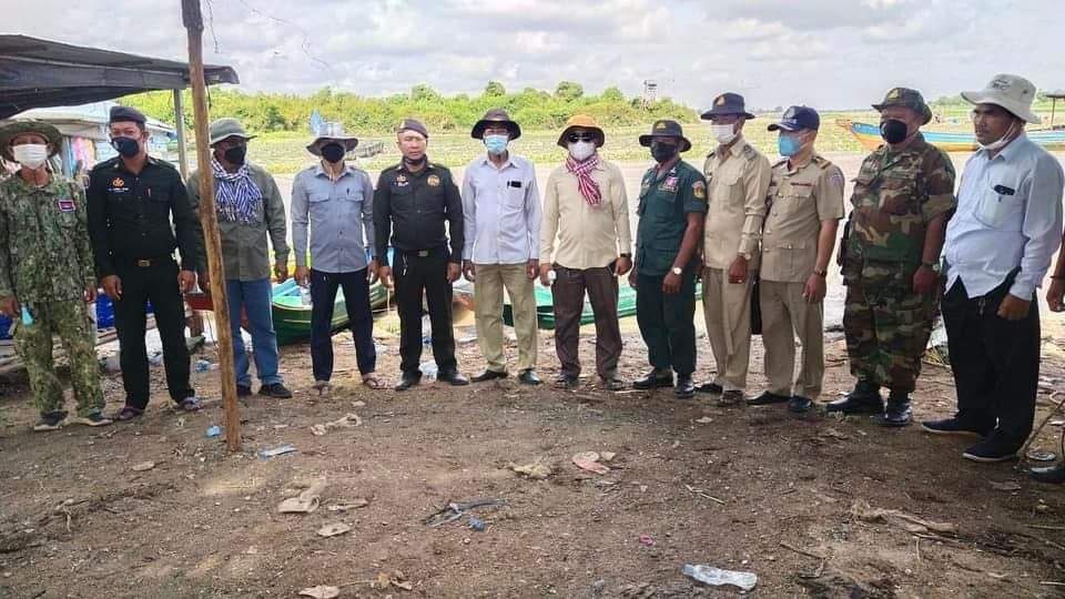 សមត្ថកិច្ចចម្រុះ ចុះរុះរើដំបូលបែរត្រី នៅលើទឹកទន្លេ ក្នុងភូមិសាស្ត្រឃុំឆ្នុកទ្រូ ស្រុបរិបូណ៌