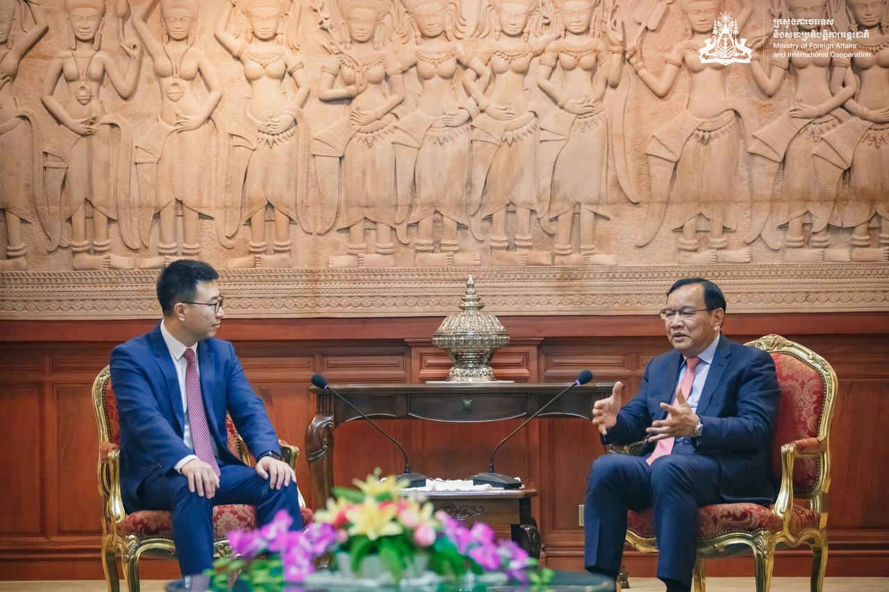 ឯកឧត្តម ប្រាក់ សុខុន ទទួលជួបអនុប្រធានជាន់ខ្ពស់ នៃក្រុមហ៊ុន Huawei Group និងជាប្រធាន Huawei ប្រចាំ តំបន់អាស៊ីប៉ាស៊ីហ្វិក