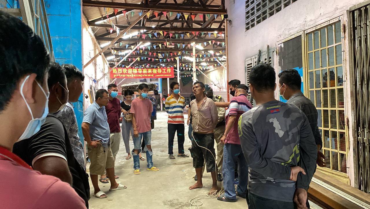បុរសប្រេីប្រាស់គ្រឿងញៀនម្នាក់ លួចចូលផ្ទះប្រជាពលរដ្ឋ រួចយកកាំបិតទៅកាប់ស្ត្រីម្នាក់ តែមិនបានសម្រេច