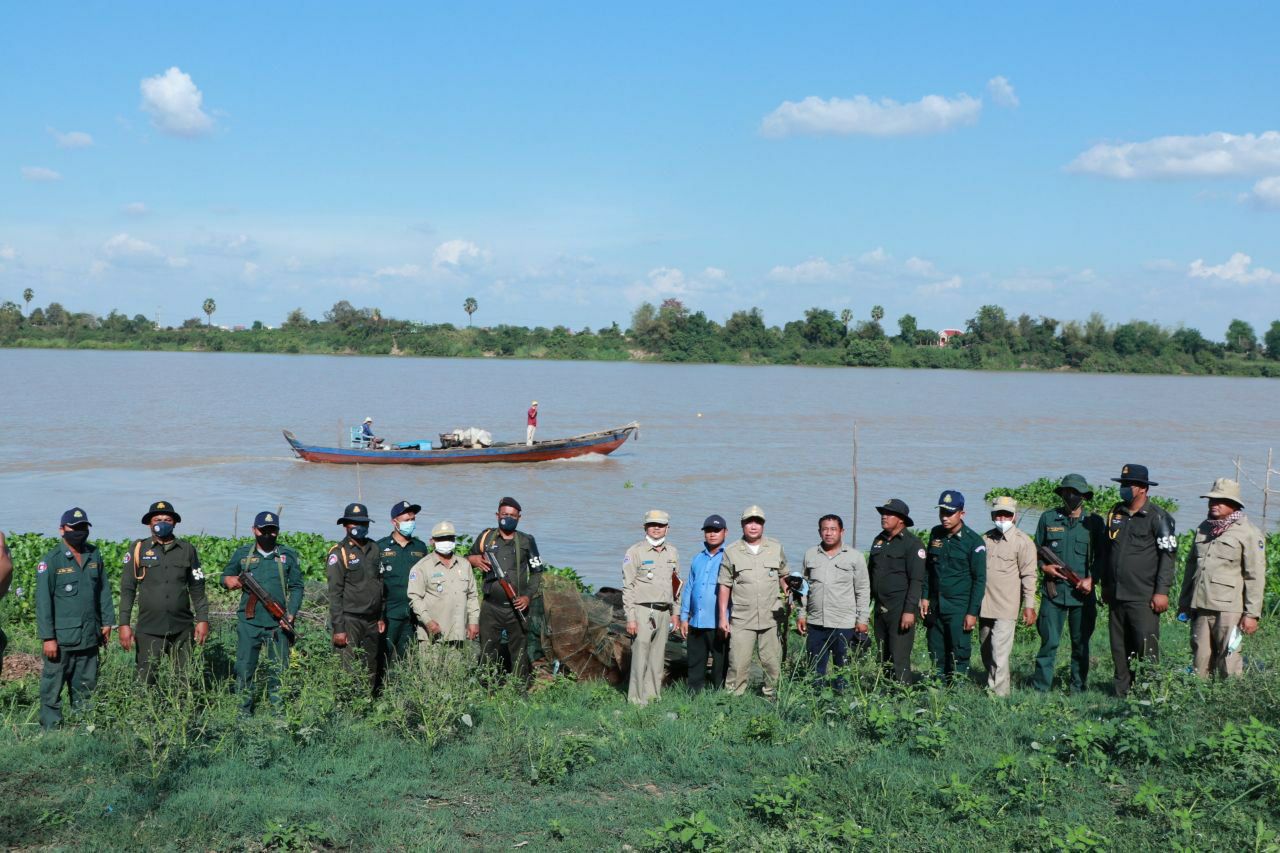 រដ្ឋបាល ជលផល ខេត្តកណ្តាល សហការ ជាមួយ អាជ្ញាធរ ស្រុកពញាឮ ចុះធ្វើការបង្ក្រាបបទល្មើសនេសាទជាក់ស្តែង តាមដងទន្លេសាប