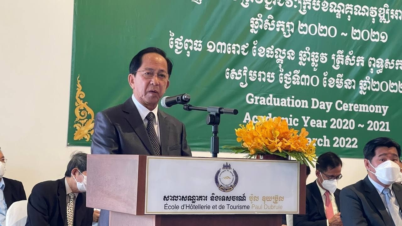 ក្រសួងទេសចរណ៍ បានប្រគល់វិញ្ញាបនបត្រសិក្ខាកាមជ័យលាភីបញ្ចប់វគ្គបណ្តុះបណ្តាលឆ្នាំសិក្សា ២០២០-២០២១ របស់សាលាសណ្ឋាគារ និងទេសចរណ៍ ប៉ូល ឌុយប្រ៊ូល ចំនួន១៥៦រូប