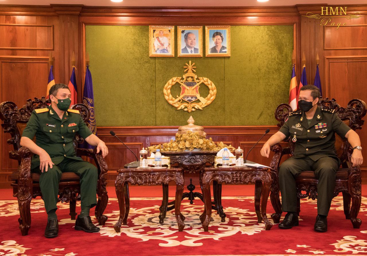 ឧត្តមសេនីយ៍ឯក ហ៊ុន ម៉ាណែត ជួបឯកអគ្គរដ្ឋទូតវៀតណាម និងអនុព័ន្ធយោធាទើបបញ្ចប់អាណត្តិ និងអនុព័ន្ធយោធាថ្មី