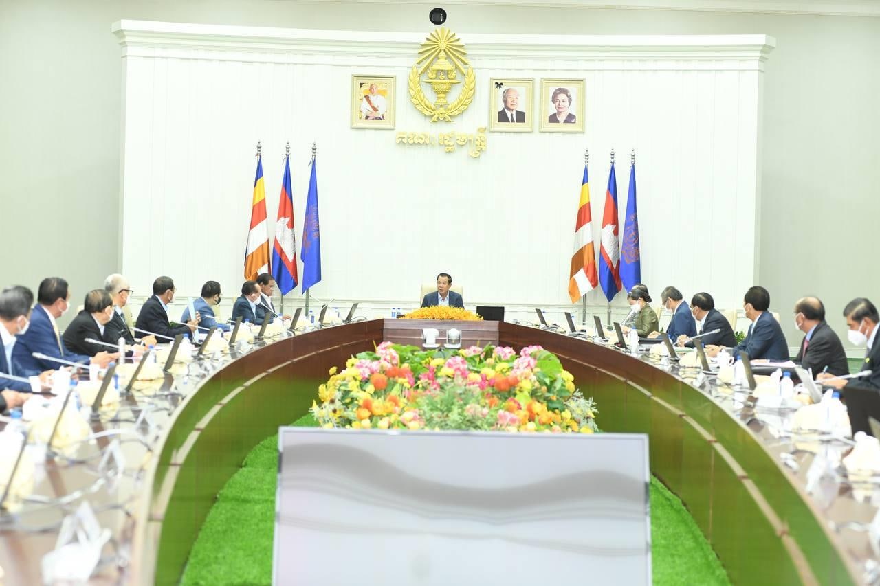 សម្ដេចតេជោ ហ៊ុន សែន ណែនាំដល់មន្ត្រីគ្រប់ផ្នែកពាក់ព័ន្ធ ខិតខំធានាការពារសន្តិសុខសណ្តាប់ធ្នាប់សាធារណៈឱ្យបានល្អប្រសើរ ជូនប្រជាពលរដ្ឋ ក្នុងឱកាសបុណ្យចូលឆ្នាំថ្មី