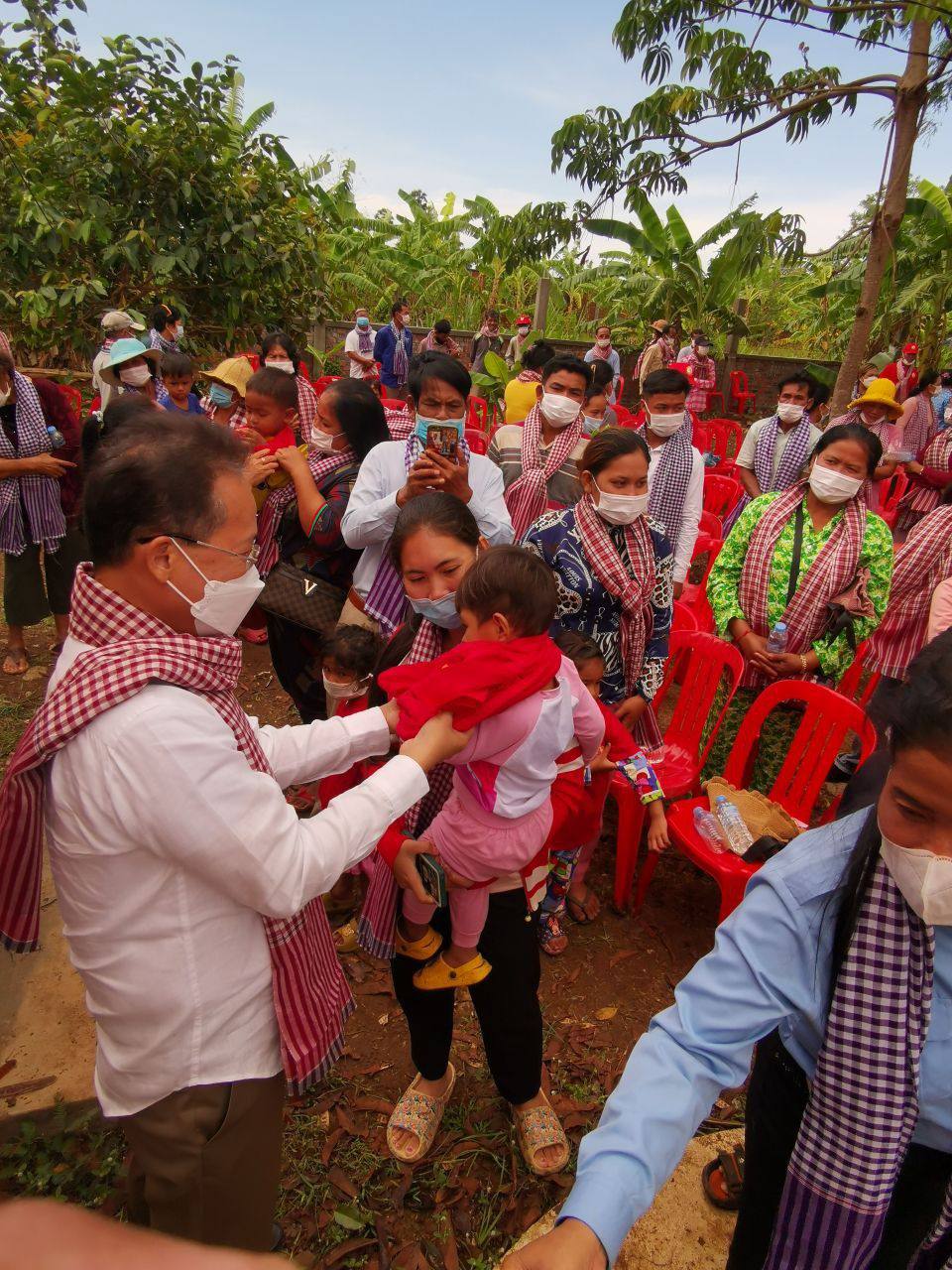 មន្ត្រីបក្សជួបសំណេះសំណាលជាមួយប្រធានក្រុមបក្សឃុំអំពិលតាពក