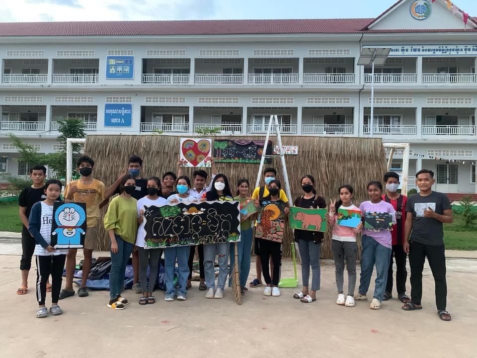 សូមអបអរសាទរ និងស្វាគមន៍ សម្រាប់វត្តមានការចូលរួមកំសាន្ត សង្ក្រានឆ្នាំថ្មី ក្នុង វិទ្យាល័យ ហ៊ុន សែន វាលរេញ ដែលរៀបចំឡើងដោយ លោកគ្រូ អ្នកគ្រូ សិស្សានុសិស្សថ្នាក់ទី១២ ឆ្នាំសិក្សា២០២១-២២