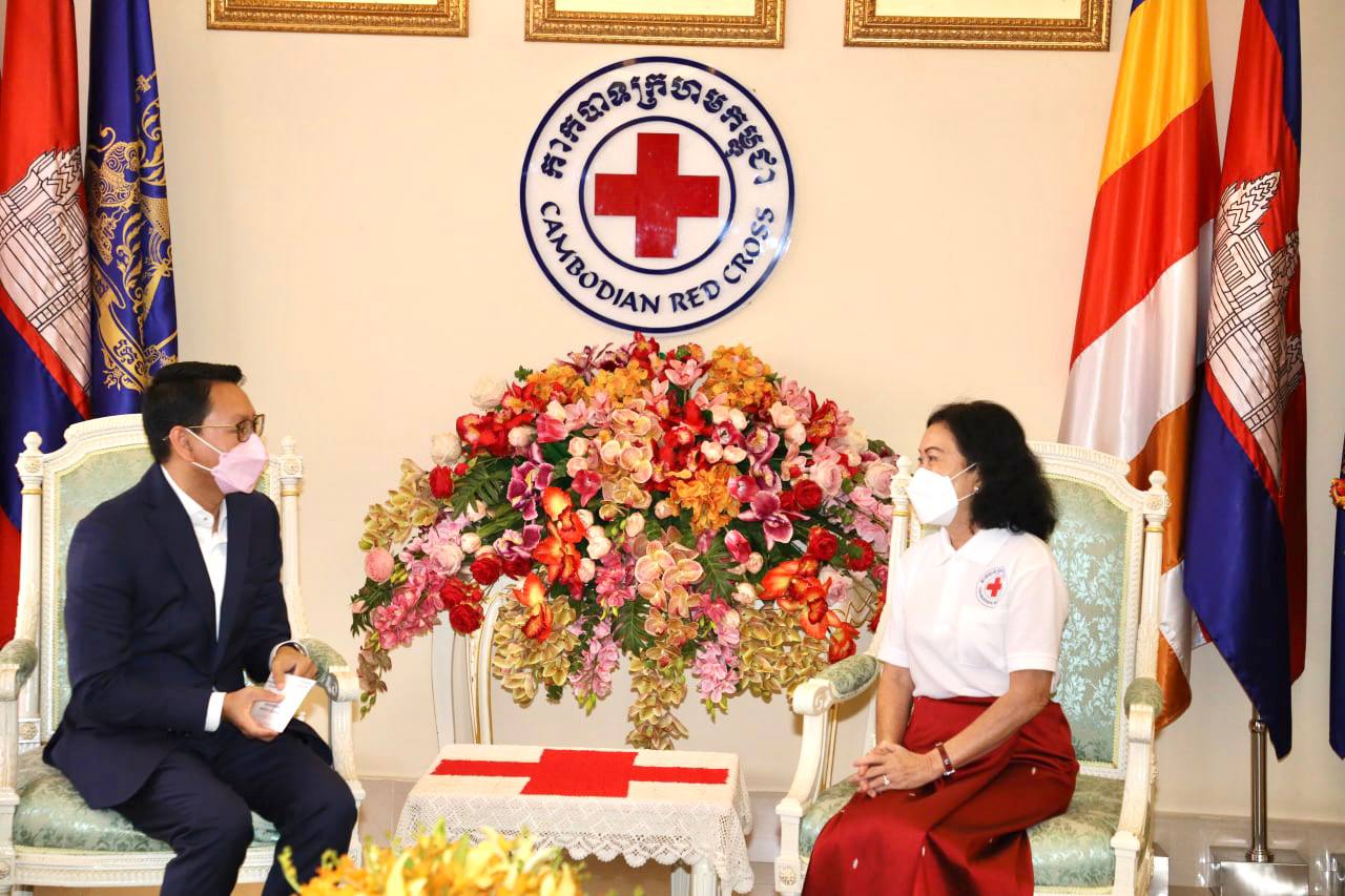 កាកបាទក្រហមកម្ពុជា ទទួលថវិកាពីសម្ដេចក្រឡាហោម ស ខេង និងសប្បុរសជន ក្នុងឱកាសខួបទី១៥៩ ទិវាពិភពលោកកាកបាទក្រហម និងអឌ្ឍចន្ទក្រហម ៨ ឧសភា ឆ្នាំ២០២២