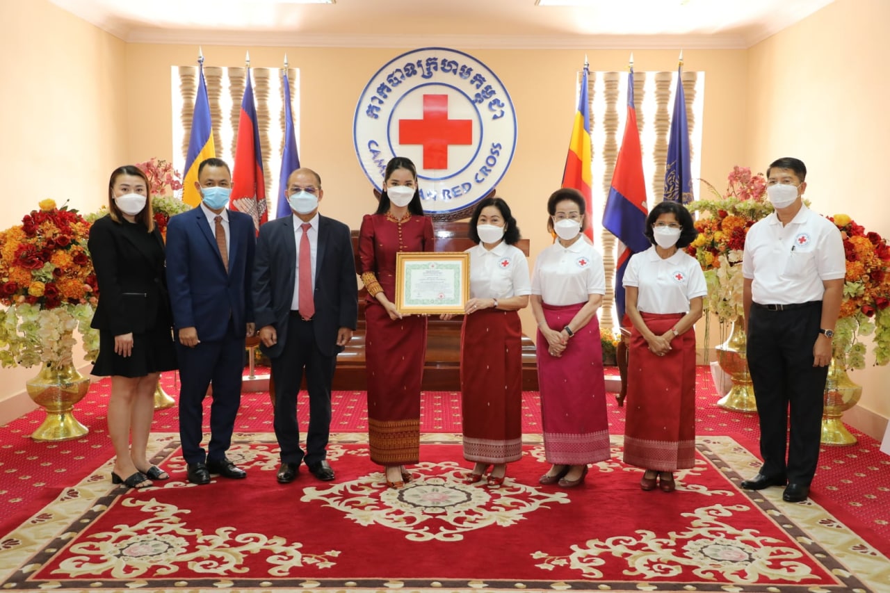 សប្បុរសជន បន្តផ្ដល់ថវិកា និងអំណោយ ជូនកាកបាទក្រហមកម្ពុជា ក្នុងឱកាសខួបទី១៥៩ ទិវាពិភពលោកកាកបាទក្រហម និងអឌ្ឍចន្ទក្រហម ៨ ឧសភា
