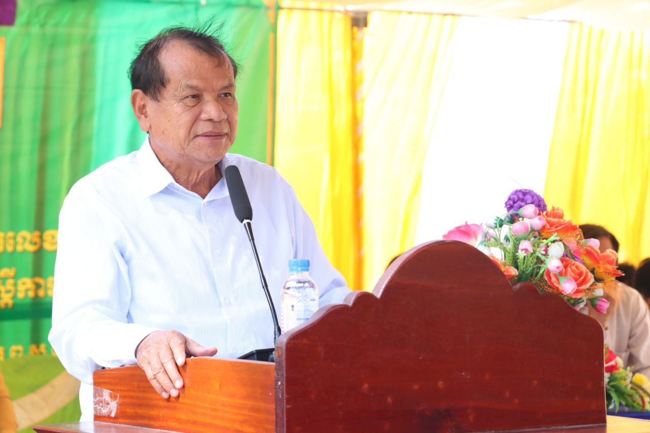 សម្តេចតេជោ ហ៊ុន សែន បានផ្តល់កាដូឆ្នាំថ្មី ជូនប្រជាពលរដ្ឋ ៩.១១៤គ្រួសារ នៅលើក្រុងស្រុកចំនួន ៥ ក្នុងចំណោយ ៩ក្រុងស្រុក ក្នុងការកាត់ឆ្វៀលដីពីតំបន់២ មកតំបន់១ នៅភូមិសាស្ត្រខេត្តកំពង់ធំ