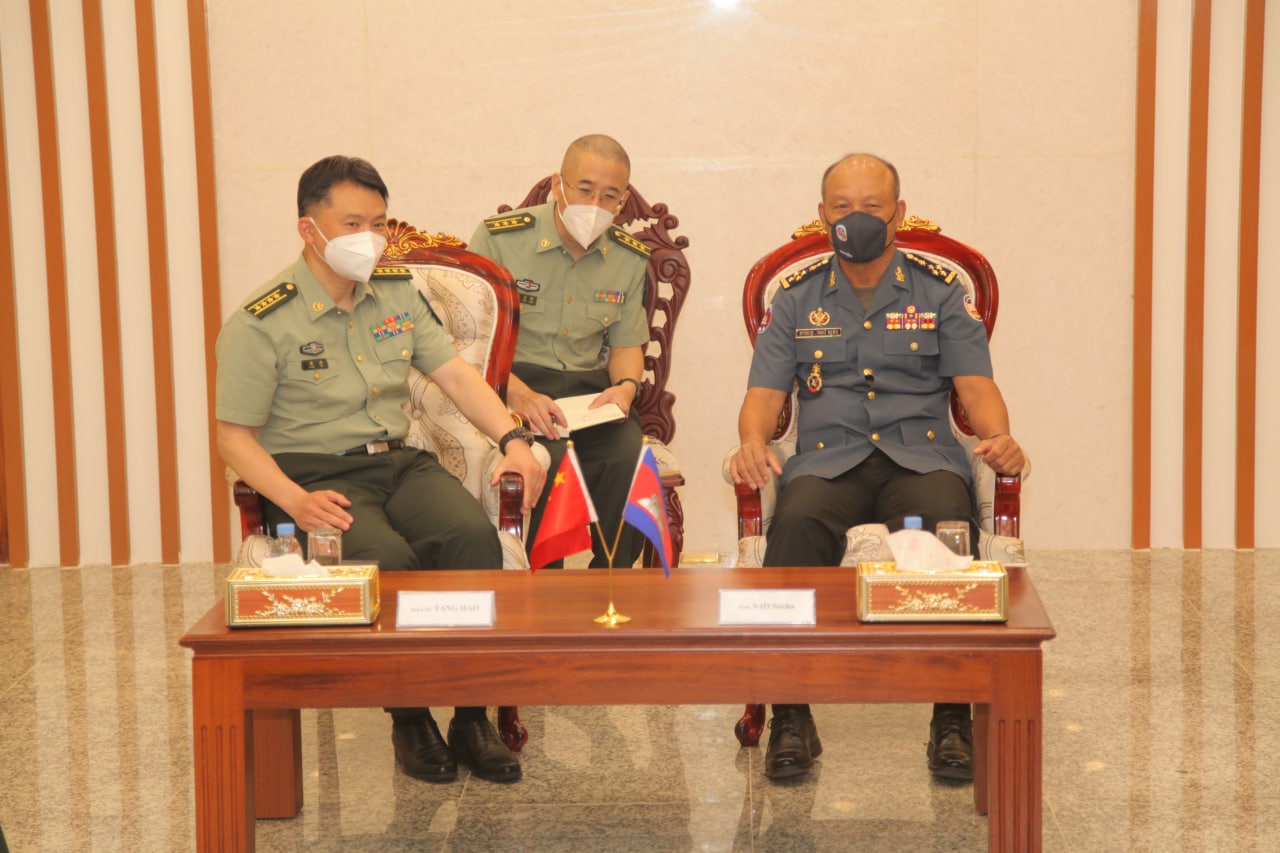 នាយឧត្តមសេនីយ៍ សៅ សុខា អនុញ្ញាតឱ្យអនុព័ន្ធយោធាចិន ទើបតែងតាំងថ្មីចូលជួប សម្តែងការគួរសម និងជូនពរឆ្នាំថ្មី