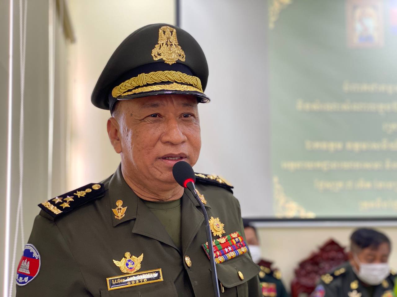 ឯកឧត្តម សៅ សារឿន បំពាក់ឋានន្តរសក្តិជូននាយទាហាន នាយកដ្ឋានកិច្ចការយោធាស៊ីវិល