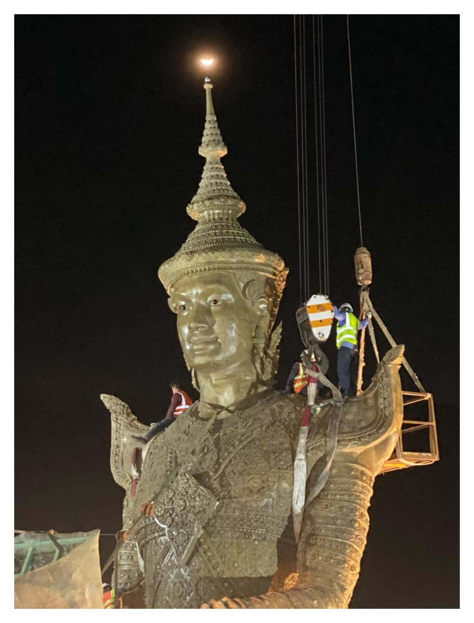 ព្រះថោងនឹងត្រូវលើកឡេីងបល្ល័ង្កនាយប់ ៨ មេសា នេះ 🙏