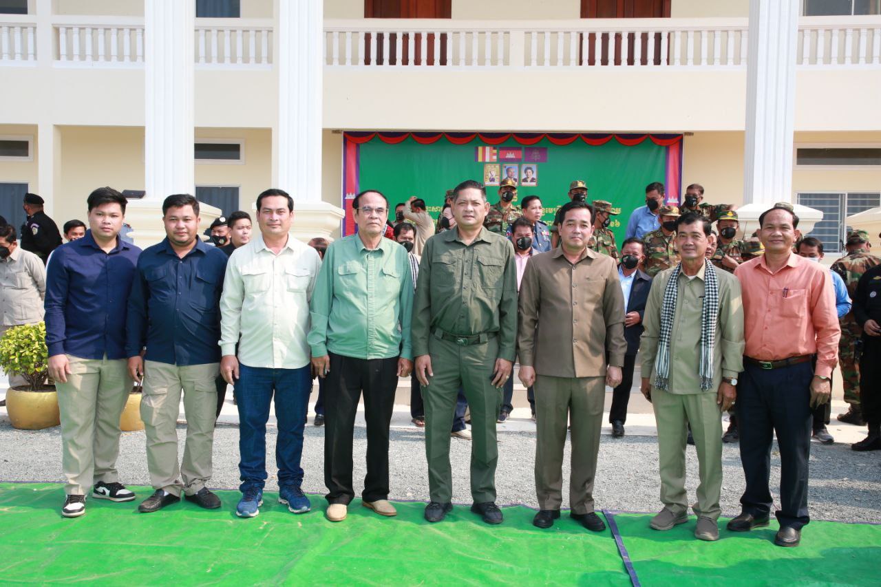 អភិបាលខេត្តកំពង់ចាម និងខេត្តឧត្តរមានជ័យ អញ្ជើញចុះជួបសំណេះសំណាល និងសួរសុខទុក្ខកងទ័ពនៃកងពលតូចអន្តរាគមន៍លេខ៦