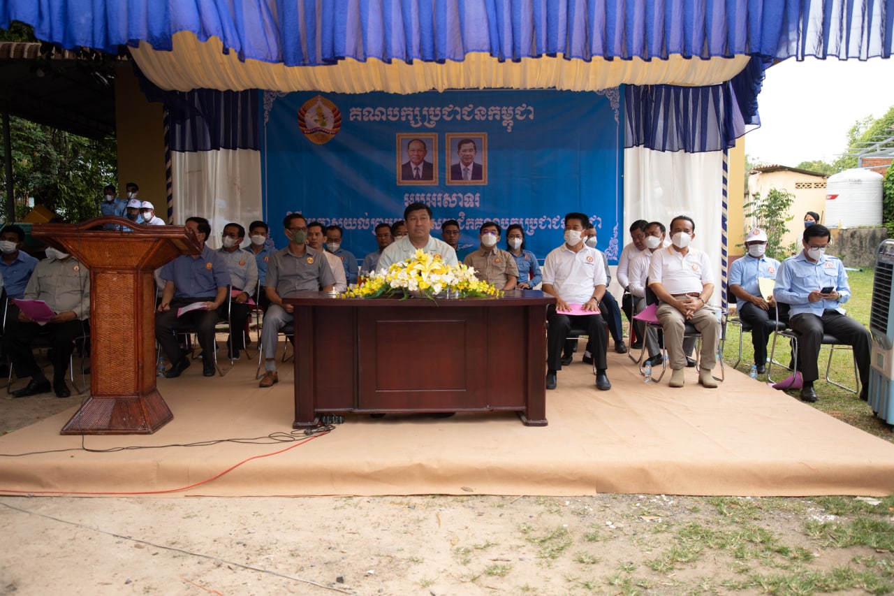 សមាជិកថ្មីជិត ៣០០នាក់ នៃឃុំអូរជ្រៅ ស្រុកព្រៃនប់ សម្រេចចិត្តមករួមរស់ជីវភាពនយោបាយជាមួយគណបក្សប្រជាជនកម្ពុជា