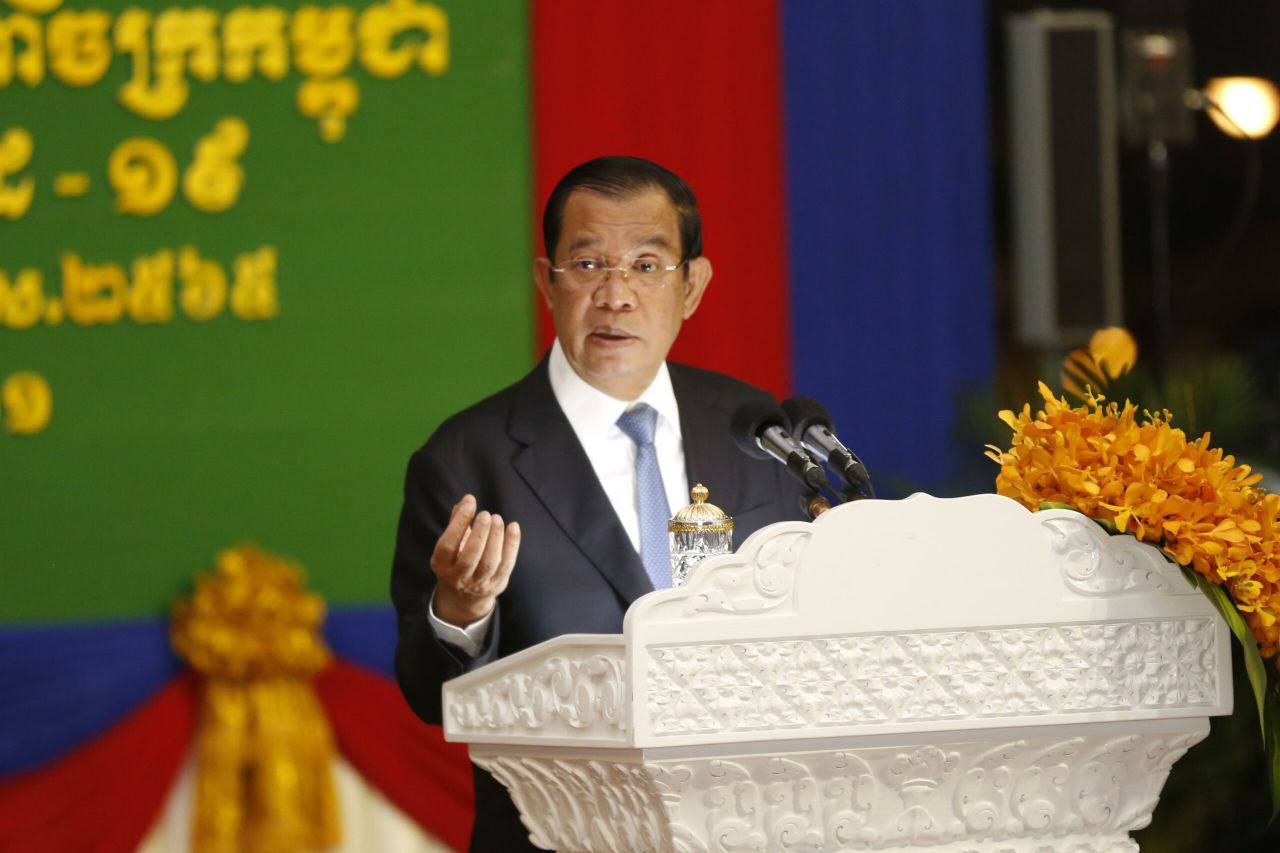 ព្រឹកនេះ សម្ដេចតេជោ ហ៊ុន សែន អញ្ជើញទទួលវ៉ាក់សាំងបង្ការជំងឺកូវីដ១៩ ជំនួយរបស់ឥណ្ឌា នៅវិមានសន្តិភាព
