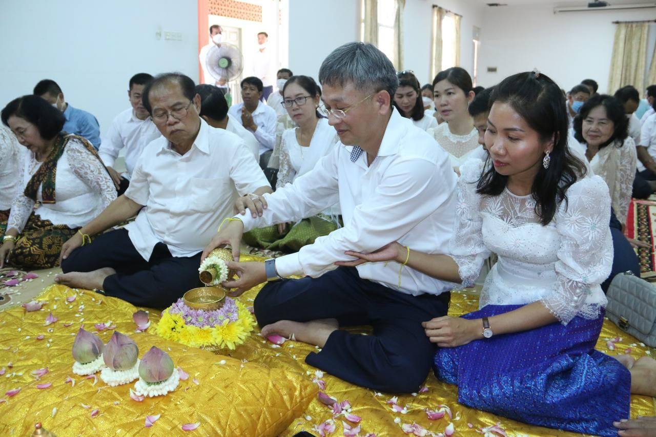 រដ្ឋបាលខណ្ឌច្បារអំពៅ សូត្រមន្ត និងរៀបចំអាហារសាមគ្គីដល់មន្ត្រីក្រោមឱវាទ ដើម្បីអបអរសាទរក្នុងឱកាសបុណ្យចូលឆ្នាំថ្មី ប្រពៃណីជាតិខ្មែរ