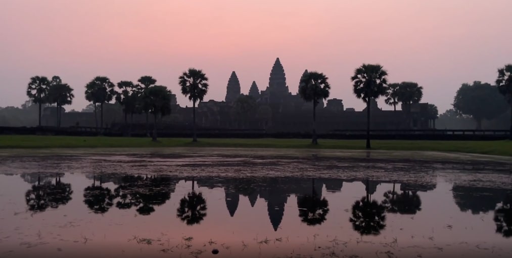 ថ្ងៃរះនៅអង្គរ
