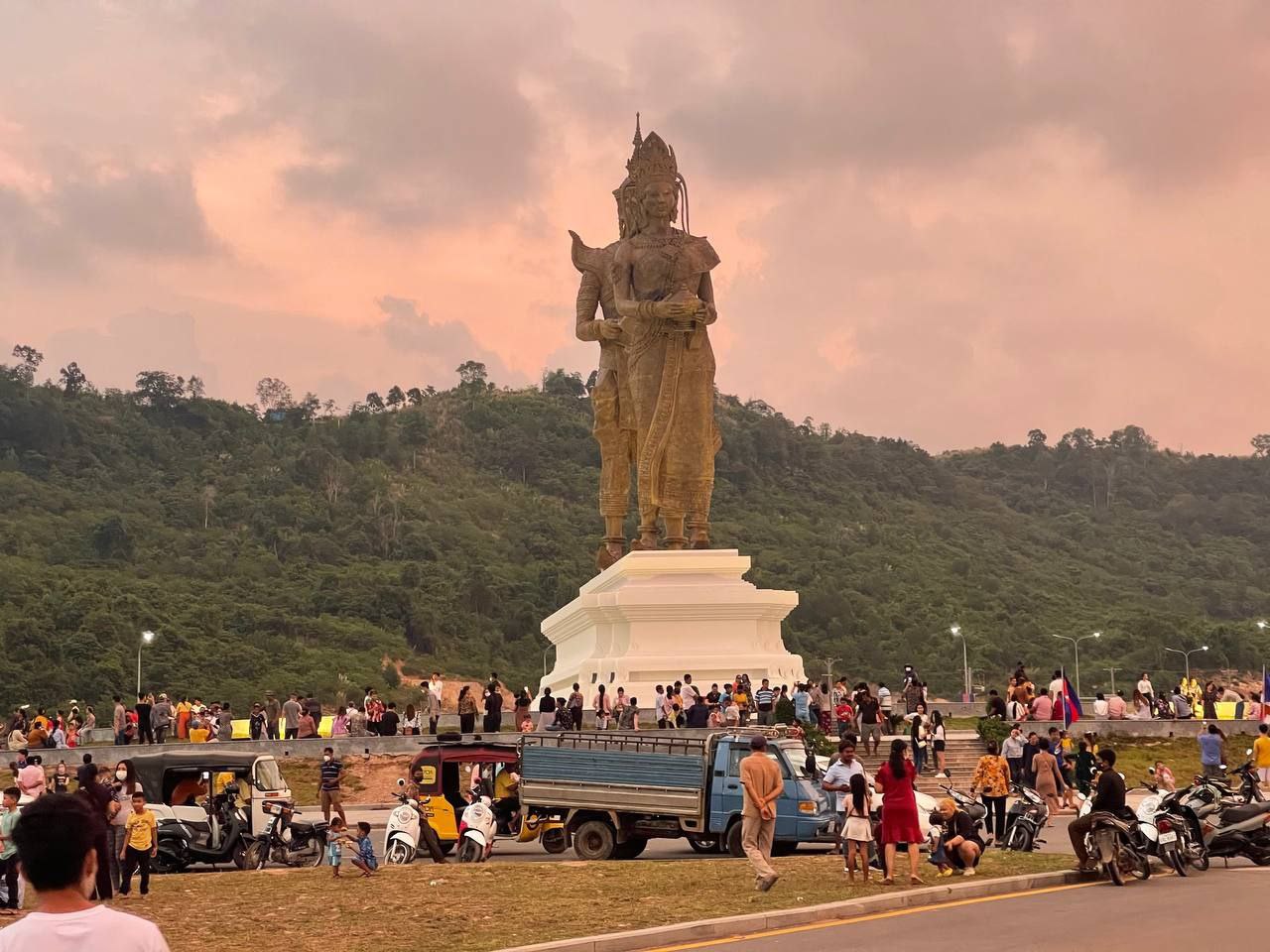 ភ្ញៀវទេសចរ ប្រមាណ ២៣២.២៦៤នាក់បានមកលេងកំសាន្តនៅខេត្តព្រះសីហនុ ក្នុងឱកាសបុណ្យចូលឆ្នាំថ្មីរចាប់ពីថ្ងៃទី ១៤ ដល់ថ្ងៃទី ១៦