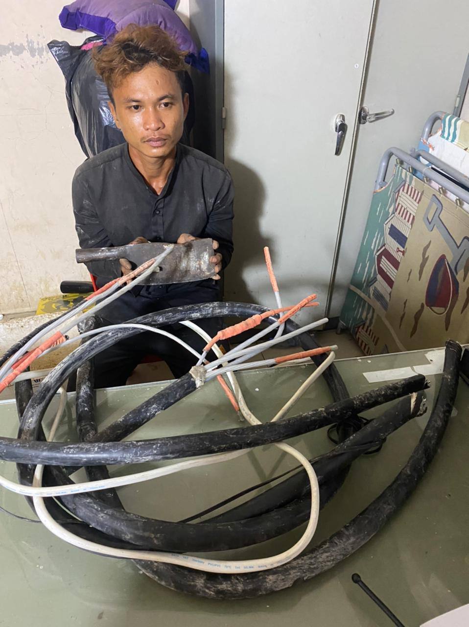 នគរបាលខណ្ឌឬស្សីកែវ  ឃាត់ខ្លួនជនសង្ស័យម្នាក់  ករណីលួចកាត់ខ្សែរភ្លើង