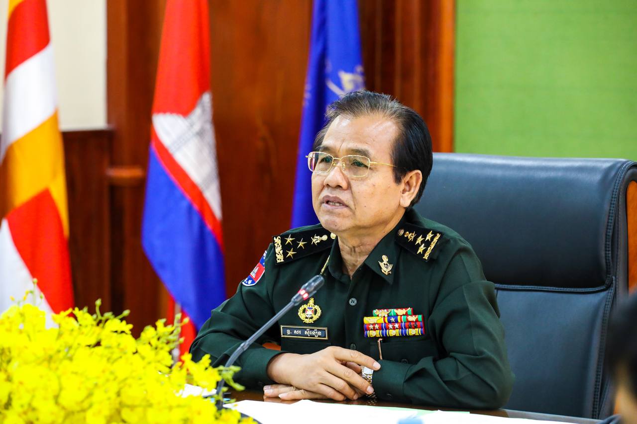 បញ្ជាការដ្ឋានកងទ័ពជើងគោក ប្រជុំផ្សព្វផ្សាយ ផែនការធានាសកម្មភាពចាក់វ៉ាក់សាំងកូវីដ-១៩ ដូសទី៣ និងដូសទី៤ ( ជំហានទី១ ) ជូនប្រជាពលរដ្ឋ និងកម្មករ កម្មការិនី និយោជិត មន្ត្រី និងជនបរទេស នៅក្នុង និងជុំវិញភូមិសាស្រ្តរាជធានីភ្នំពេញ របស់កងទ័ពជើងគោក