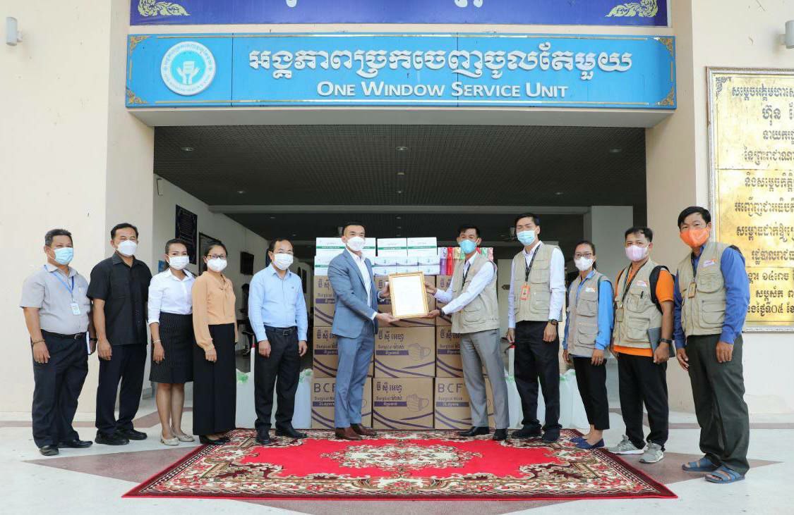 អង្គការទស្សនៈពិភពលោក ប្រគល់អំណោយជាច្រើនមុខជូន រដ្ឋបាលរាជធានី ដេីម្បី ប្រយុទ្ធប្រឆាំងនឹងការរីករាលដាល ជំងឺ កូវីដ-១៩