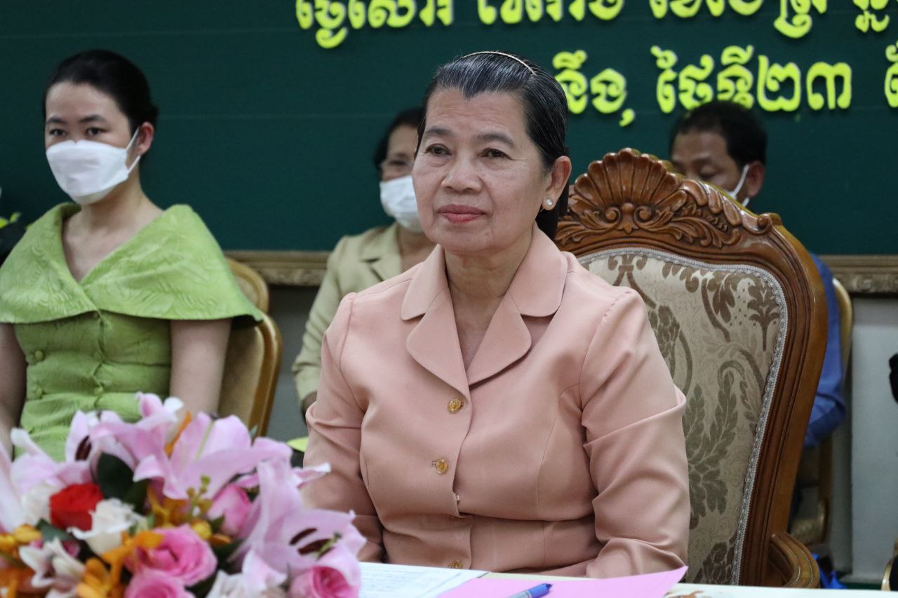 លោកជំទាវ កិត្តិសង្គហបណ្ឌិត ម៉ែន សំអន ជំរុញដល់នារីគ្រប់ថ្នាក់ ត្រូវចុះជួបប្រជាពលរដ្ឋដោយផ្ទាល់ ដើម្បីបន្តផ្សព្វផ្សាយសមិទ្ធិផលសំខាន់រាជរដ្ឋាភិបាល និងដោះស្រាយរាល់ការលំបាករបស់ពួកគាត់