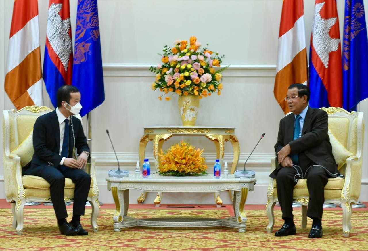 សម្ដេចតេជោ ហ៊ុន សែន លើកឡើងពីមូលហេតុចំនួន៥ នៃបរិយាកាសវិនិយោគនៅកម្ពុជា ថា មានភាពល្អប្រសើរ ជូនដល់អ្នកឧកញ៉ា ចេន ហ្ស៊ី និងប្រតិភូក្រុមហ៊ុនចំនួន ៣ ដែលចង់វិនិយោគនៅកម្ពុជា
