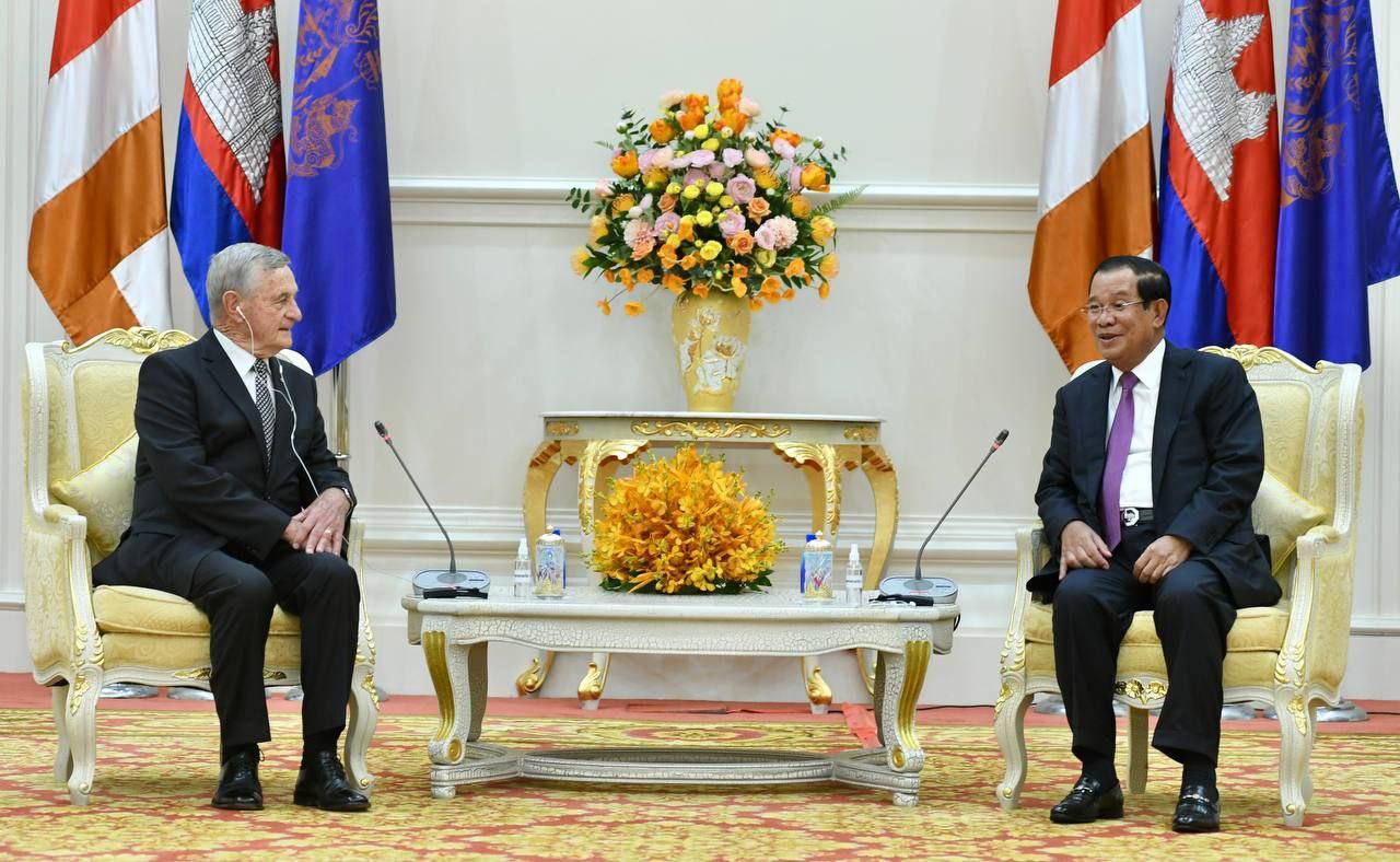 អតីតមេបញ្ជាការអ៊ុនតាក់ លើកឡើងថា ការចូលរួមចំណែកក្នុងកិច្ចការពិភពលោក កិច្ចការតំបន់ និងជាពិសេស ប្រធានអាស៊ាន ដែលទាំងនេះជាវឌ្ឍនភាព និងជោគជ័យដ៏ធំធេងរបស់កម្ពុជា