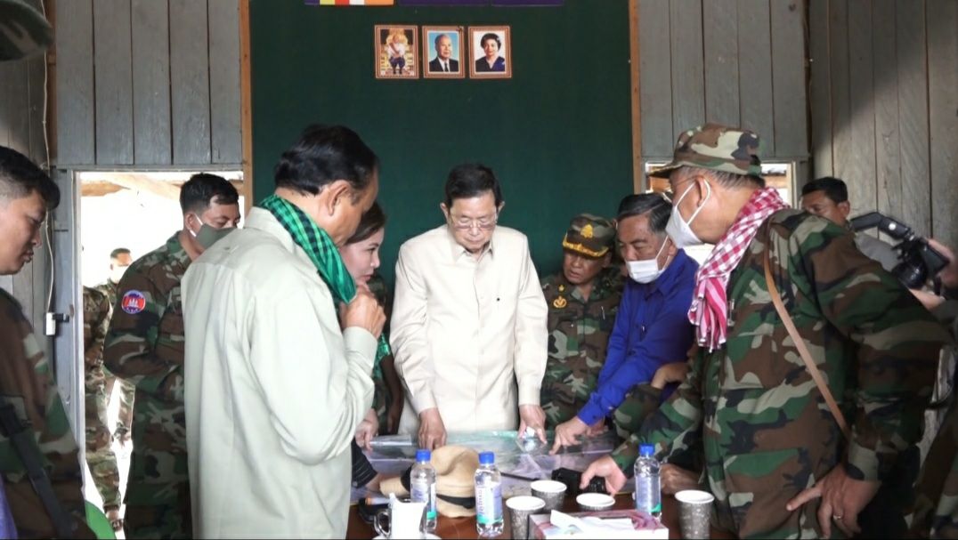 ទេសរដ្ឋមន្រ្តីទទួលបន្ទុកកិច្ចការព្រំដែន បានថ្លែងការកោតសរសើរ និងវាយតម្លៃខ្ពស់ ចំពោះសកម្មភាពការងាររបស់កម្លាំងយោធាកងវិស្វកម្មទាំងអស់ ដែលបានខំបំពេញការងារនៅតាមខ្សែបន្ទាត់ព្រំដែន កម្ពុជា-ឡាវ