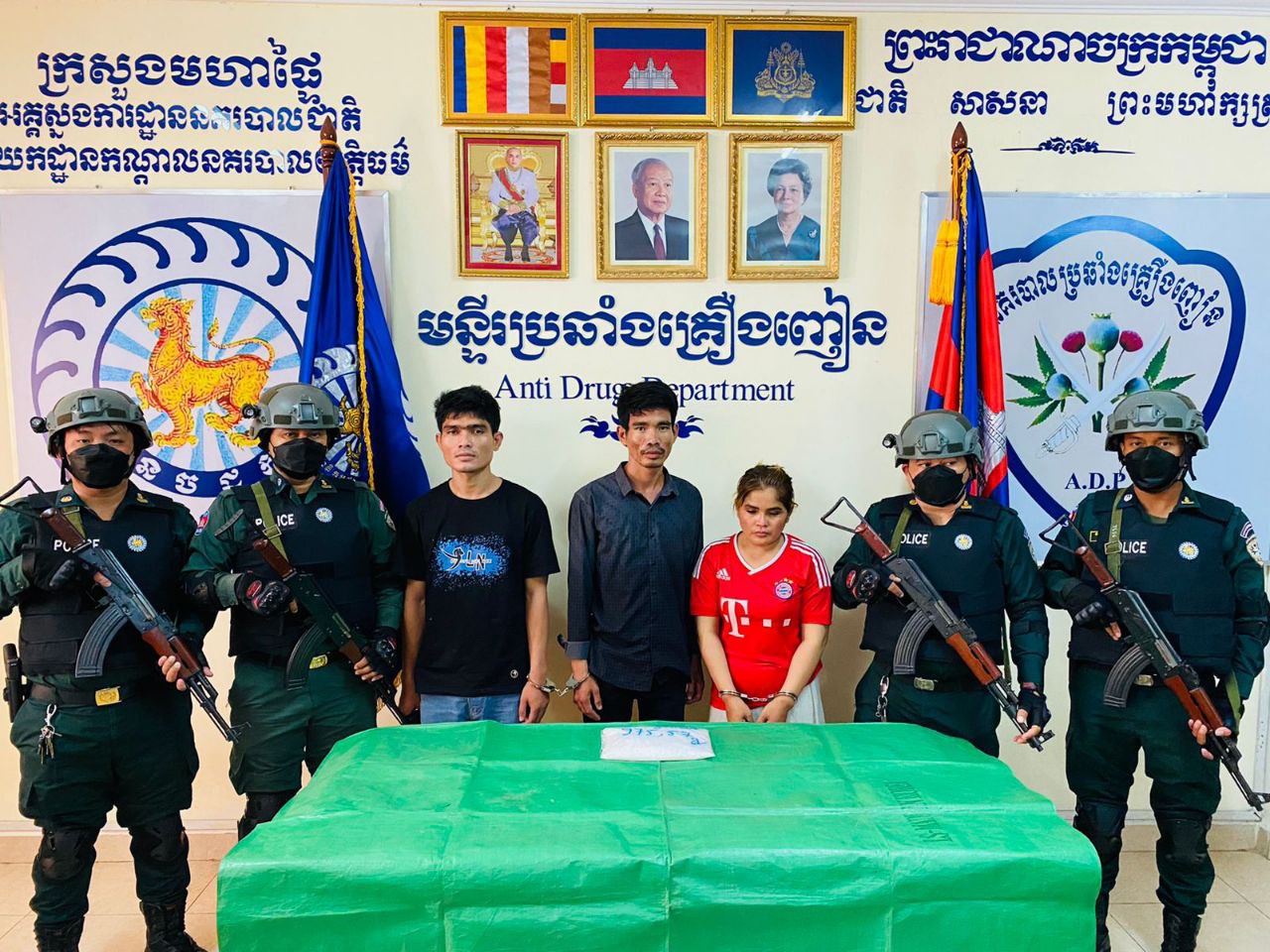 ឃាត់ខ្លួនជនសង្ស័យ ៣នាក់ និងរឹបអូសបានគ្រឿងញៀន ជិត ១គីឡូក្រាម នៅរាជធានីភ្នំពេញ