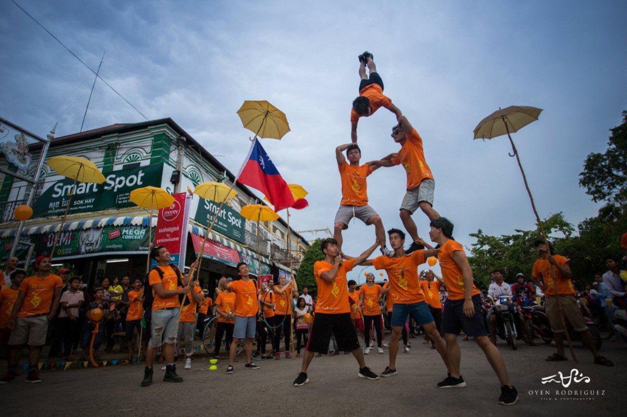 សមាគមហ្វារពន្លឺសិល្បៈ មហោស្រពសៀកអន្តរជាតិ ទីនេះទីនោះ លើកទី១១ នឹងប្រព្រឹត្តទៅនៅខេត្តបាត់ដំបង ចាប់ពីថ្ងៃទី២៩ ខែឧសភា រហូតដល់ថ្ងៃទី០៣ ខែមិថុនា
