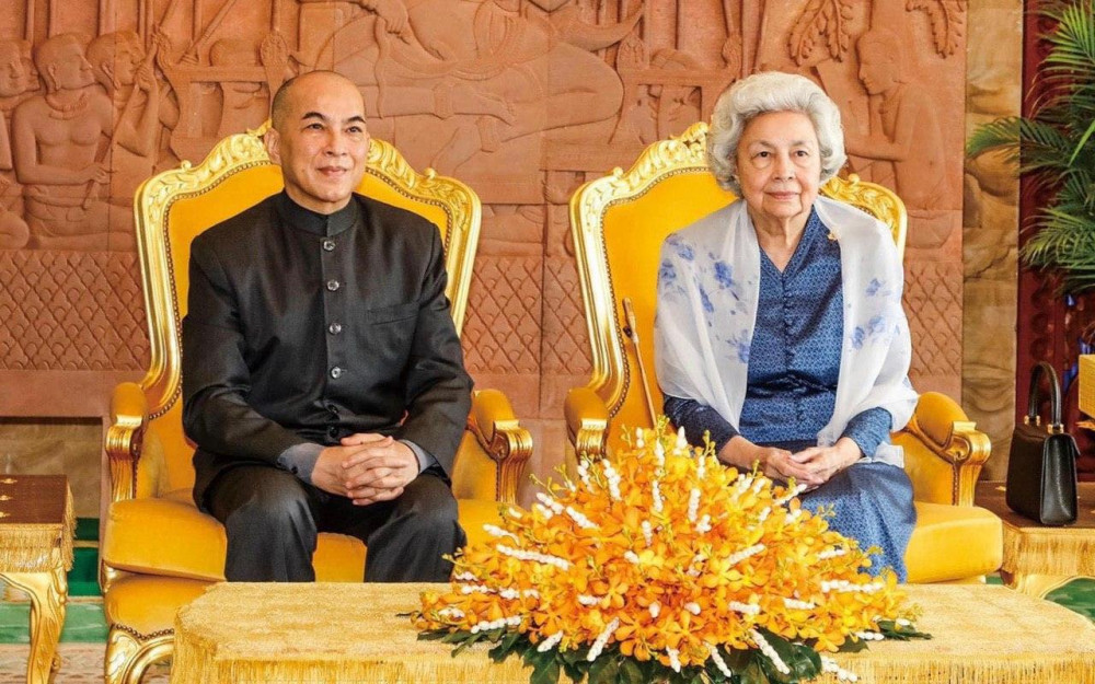 ព្រះមហាក្សត្រ អំពាវនាវ ជូនជនរួមជាតិ បងប្អូនកូនក្មួយ អ្នកបោះឆ្នោតទាំងអស់ សូមមេត្តាអញ្ជើញទៅបោះឆ្នោតឱ្យបានគ្រប់ៗគ្នា