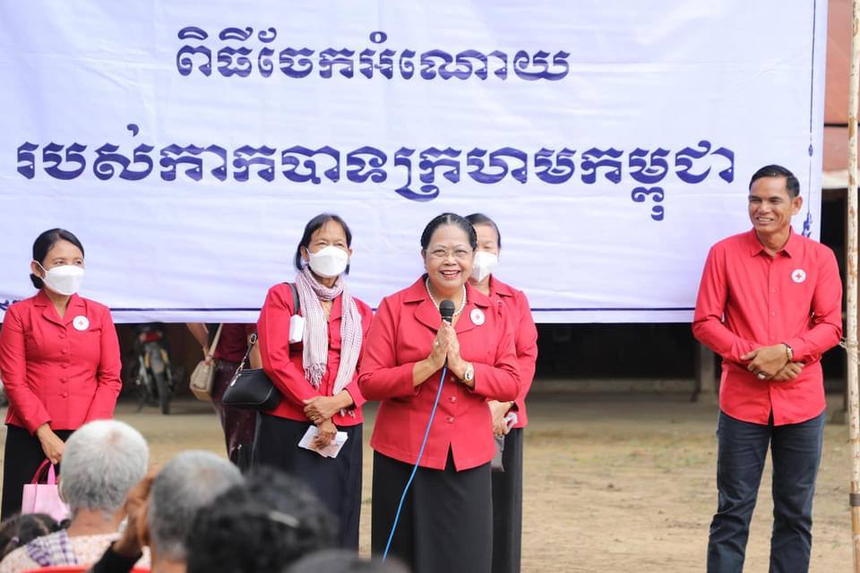 ជនជាតិដេីមភាគតិចដែលងាយរងគ្រោះបំផុតជាង៤០០គ្រួសារ រស់នៅតំបន់ដាច់ស្រយាលនៃស្រុកឱរ៉ាល់ ទទួលបានអំណោយ មនុស្សធម៌ ពី កាកបាទក្រហមកម្ពុជា