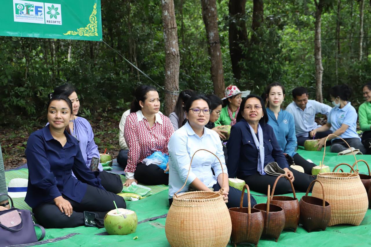 លោកជំទាវ ឌិត នីតា ដឹកនាំគណៈប្រតិភូចុះទស្សនកិច្ចសិក្សាស្វែងយល់ពីការពង្រឹងអំណាចស្រ្តី និងការលើកស្ទួយជីវភាពរស់នៅរបស់សហគមន៍ក្នុងតំបន់ការពារធម្មជាតិ ក្នុងភូមិសាស្រ្តខេត្តកំពង់ធំ