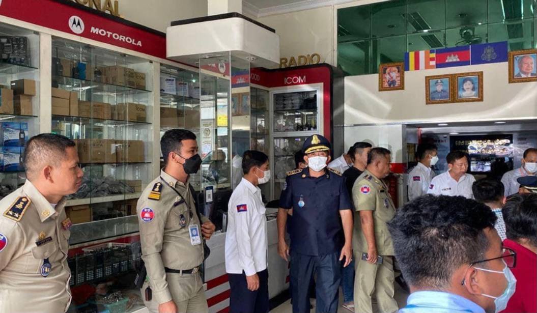 លោកឧត្តមសេនីយ៍ទោ ឈឿន ប៊ុនឆន ប្រើធម៌ក្តៅ ចុះដឹកនាំកម្លាំងអាជ្ញាធរចំរុះបានធ្វើការរុះរើម៉ាស៊ីនផ្សាយខុសច្បាប់ប្រមាណ២០០គ្រឿង