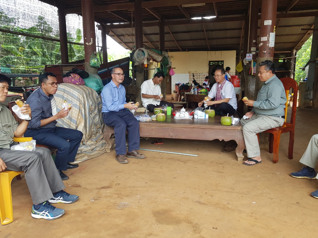 ឯកឧត្តម អ៊ាង សុផល្លែត បន្តចុះស្វែងយល់ពីស្ថានភាពនានា របស់ពលរដ្ឋ នៅឃុំចំនួនបួន នៃស្រុកអូររាំងឪ