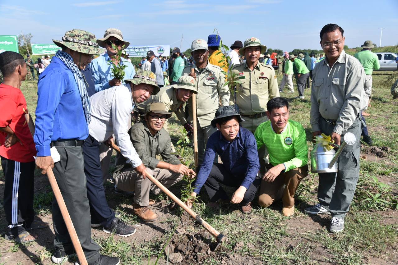 ក្រសួងបរិស្ថានបន្តនាំយកកូនឈើ ១៥០០០ដើម ដាំស្តារឡើងវិញនៅតំបន់ព្រៃលិចទឹកតំបន់៣ នៃតំបន់បឹងទន្លេសាប