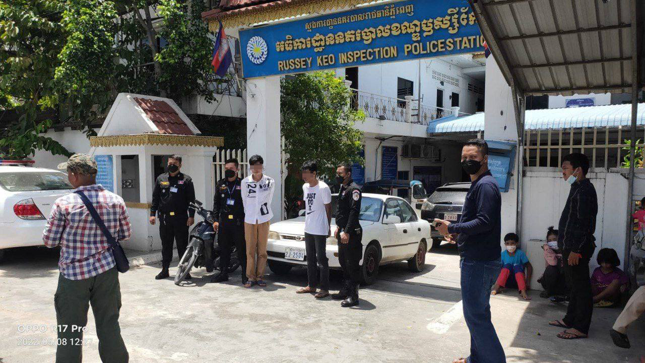 ជនសង្ស័យពីរនាក់ពាក់ព័ន្ធករណីលួចរថយន្ន្តត្រូវនគរបាលខណ្ឌឬស្សីកែវ ឃាត់ខ្លួន