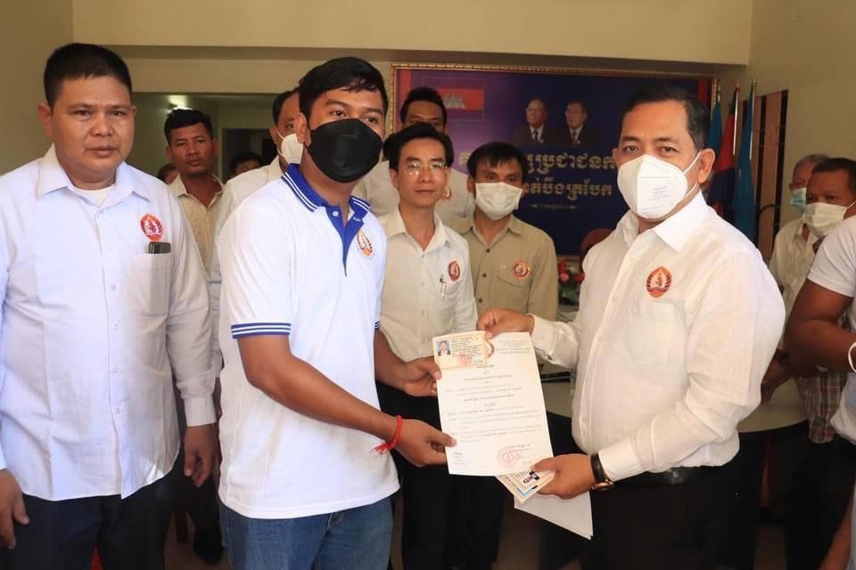 សមាជិកគណបក្សផ្សេង ២៦រូប នៅសង្កាត់បឹងត្របែក ស្ម័គ្រចិត្តចូលរួមជីវភាពនយោបាយជាមួយគណបក្សប្រជាជនកម្ពុជា